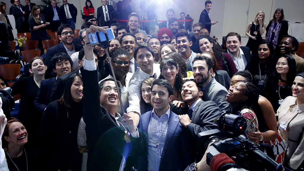 Le premier ministre Trudeau rencontre des jeunes gens extraordinaires au Forum économique mondial