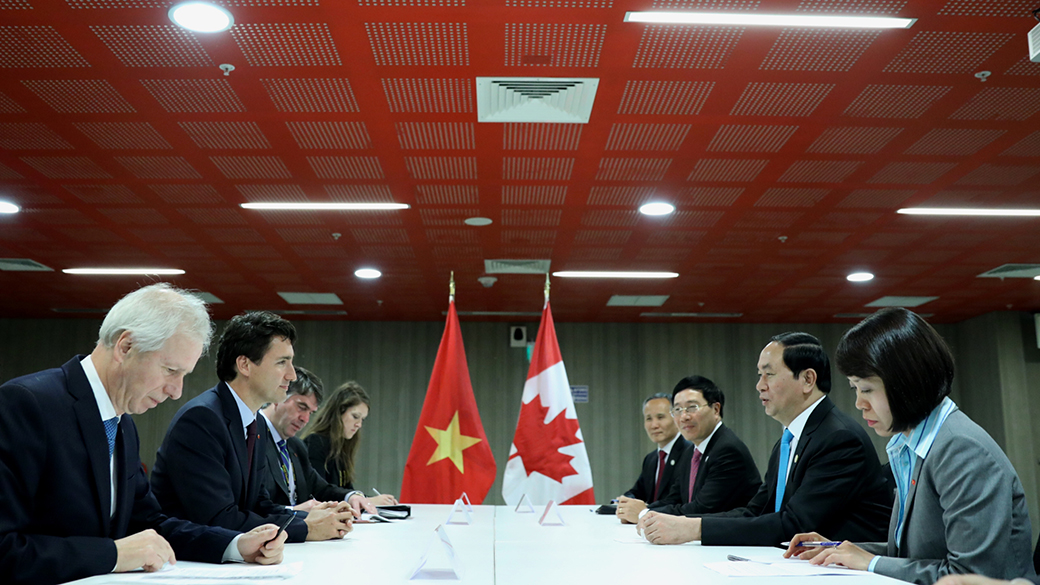 Le premier ministre Justin Trudeau rencontre le président Trần Đại Quang du Vietnam