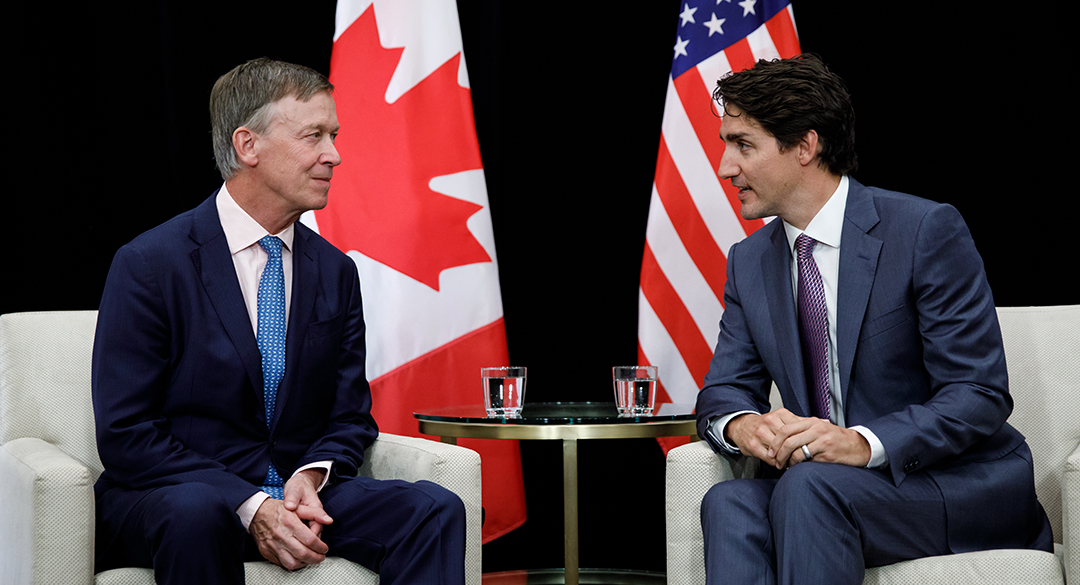 Le premier ministre Justin Trudeau rencontre le gouverneur du Colorado John Hickenlooper