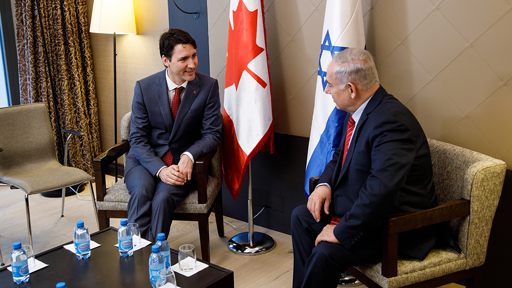 Le premier ministre Justin Trudeau rencontre le premier ministre israélien, Benjamin Netanyahu, en marge de l’assemblée annuelle du Forum économique mondial à Davos, en Suisse.