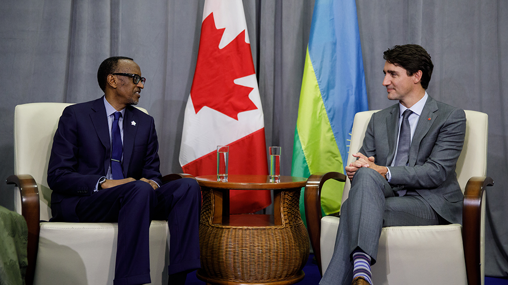 PM Trudeau sits and talks with President Paul Kagame