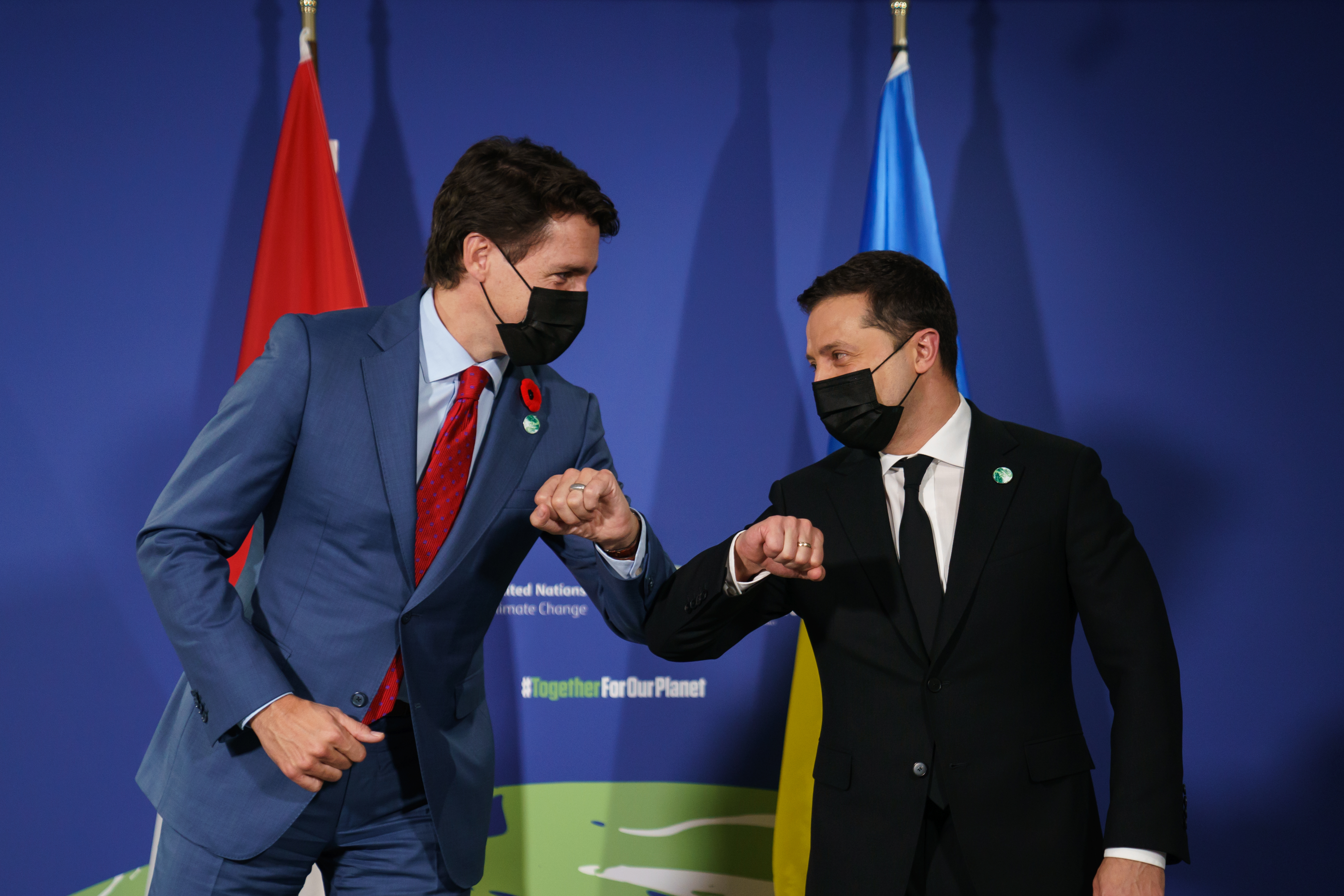 Prime Minister Justin Trudeau touches elbows with the President of the Ukraine, Volodymyr Zelenskyy, in Glasgow.