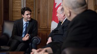 Photo numéro 2 de la galerie de photos Le premier ministre Justin Trudeau rencontre le premier ministre des Territoires du Nord-Ouest, Bob McLeod