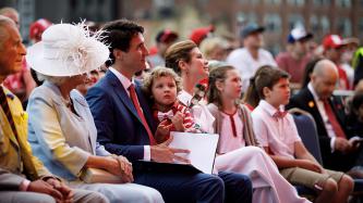 Photo numéro 2 de la galerie de photos Le premier ministre Justin Trudeau, Sophie Grégoire Trudeau et leurs enfants assistent aux célébrations de la Fête du Canada, sur la Colline du Parlement