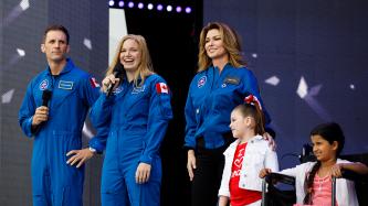 Photo numéro 27 de la galerie de photos Le premier ministre Justin Trudeau, Sophie Grégoire Trudeau et leurs enfants assistent aux célébrations de la Fête du Canada, sur la Colline du Parlement