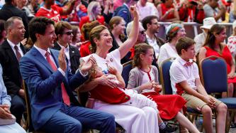 Photo numéro 3 de la galerie de photos Le premier ministre Justin Trudeau, Sophie Grégoire Trudeau et leurs enfants assistent aux célébrations de la Fête du Canada, sur la Colline du Parlement