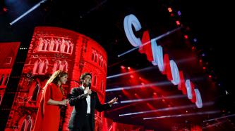 Photo numéro 1 de la galerie de photos Le premier ministre Justin Trudeau et Sophie Grégoire Trudeau animent la soirée de la Fête du Canada sur la Colline du Parlement