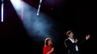 Photo numéro 2 de la galerie de photos Le premier ministre Justin Trudeau et Sophie Grégoire Trudeau animent la soirée de la Fête du Canada sur la Colline du Parlement