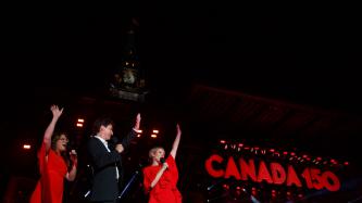 Photo numéro 3 de la galerie de photos Le premier ministre Justin Trudeau et Sophie Grégoire Trudeau animent la soirée de la Fête du Canada sur la Colline du Parlement