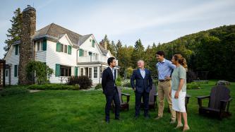 Photo numéro 3 de la galerie de photos Le premier ministre Justin Trudeau et Sophie Grégoire Trudeau accueillent le roi Abdallah II de Jordanie et le prince héritier Hussein au lac Mousseau