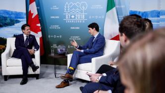 Prime Minister Trudeau sits and talks with PM Giuseppe Conte.