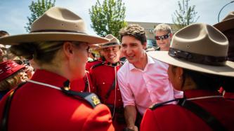 PM Trudeau shakes hands with a mountie