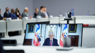 Vue d’un écran vidéo dans une salle de réunion